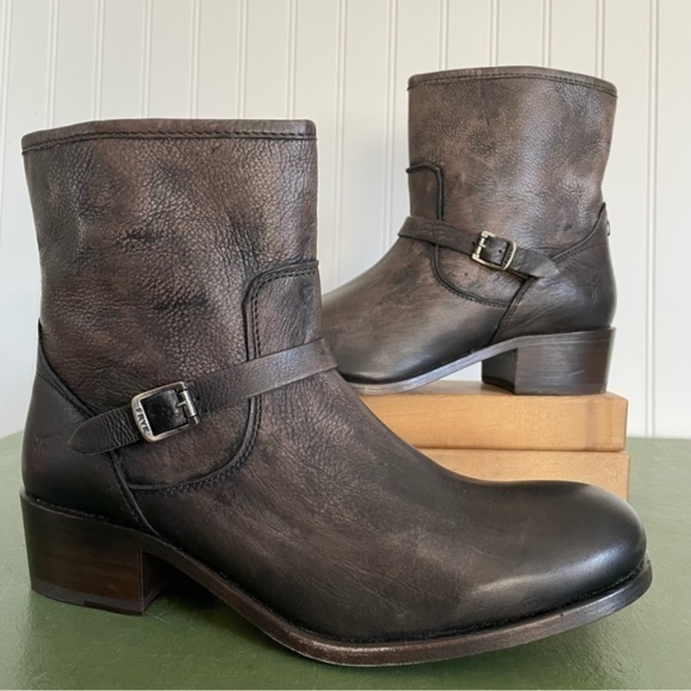NWT Frye LYNN Strappy Short Boots in Grey Leather *Mexico*